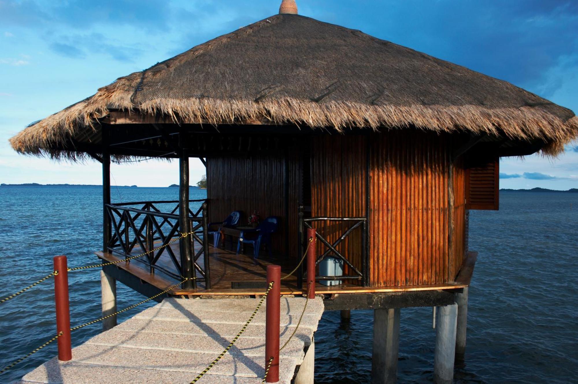 Loola Adventure Resort Teluk Bakau Exterior photo