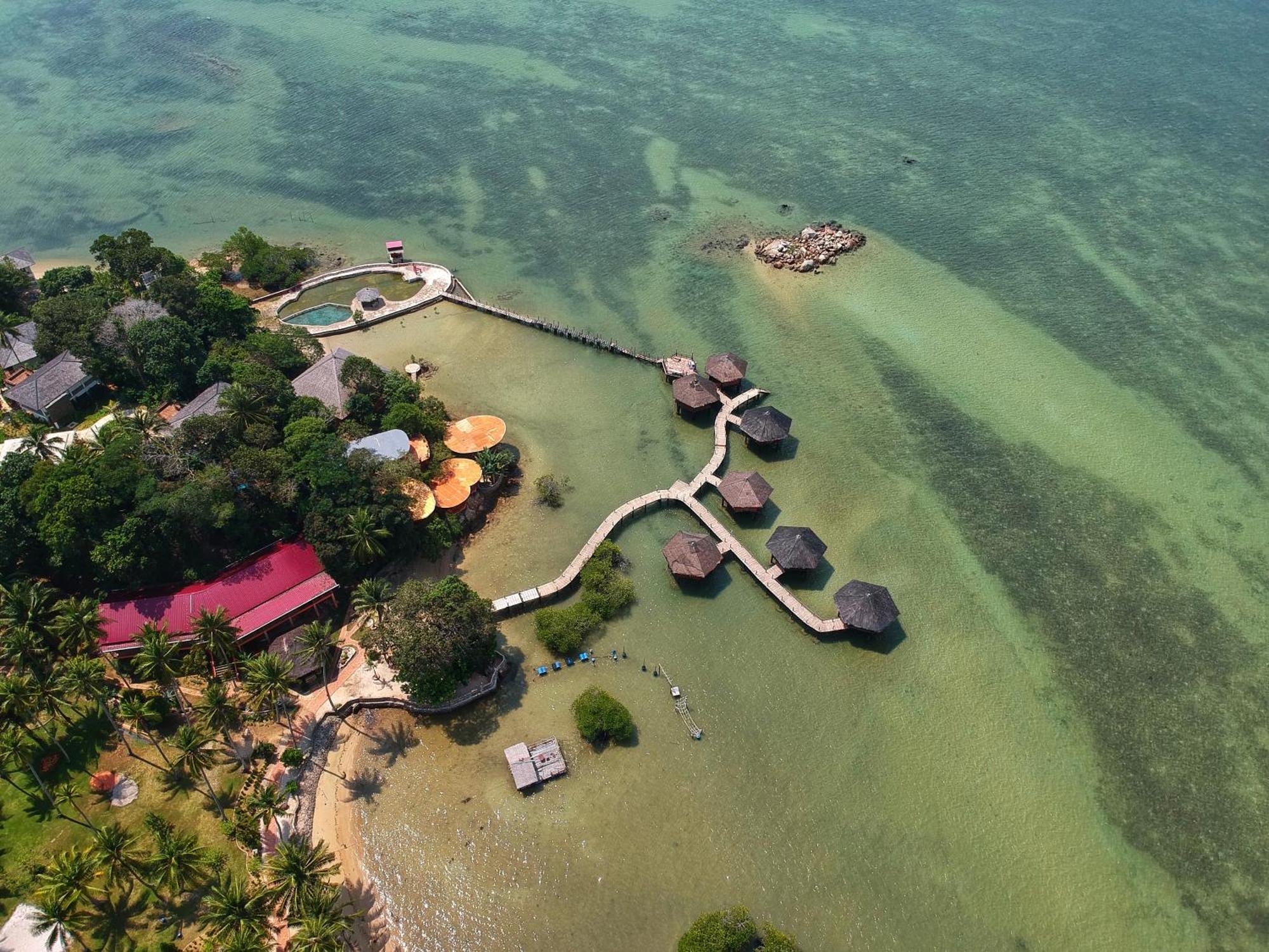 Loola Adventure Resort Teluk Bakau Exterior photo
