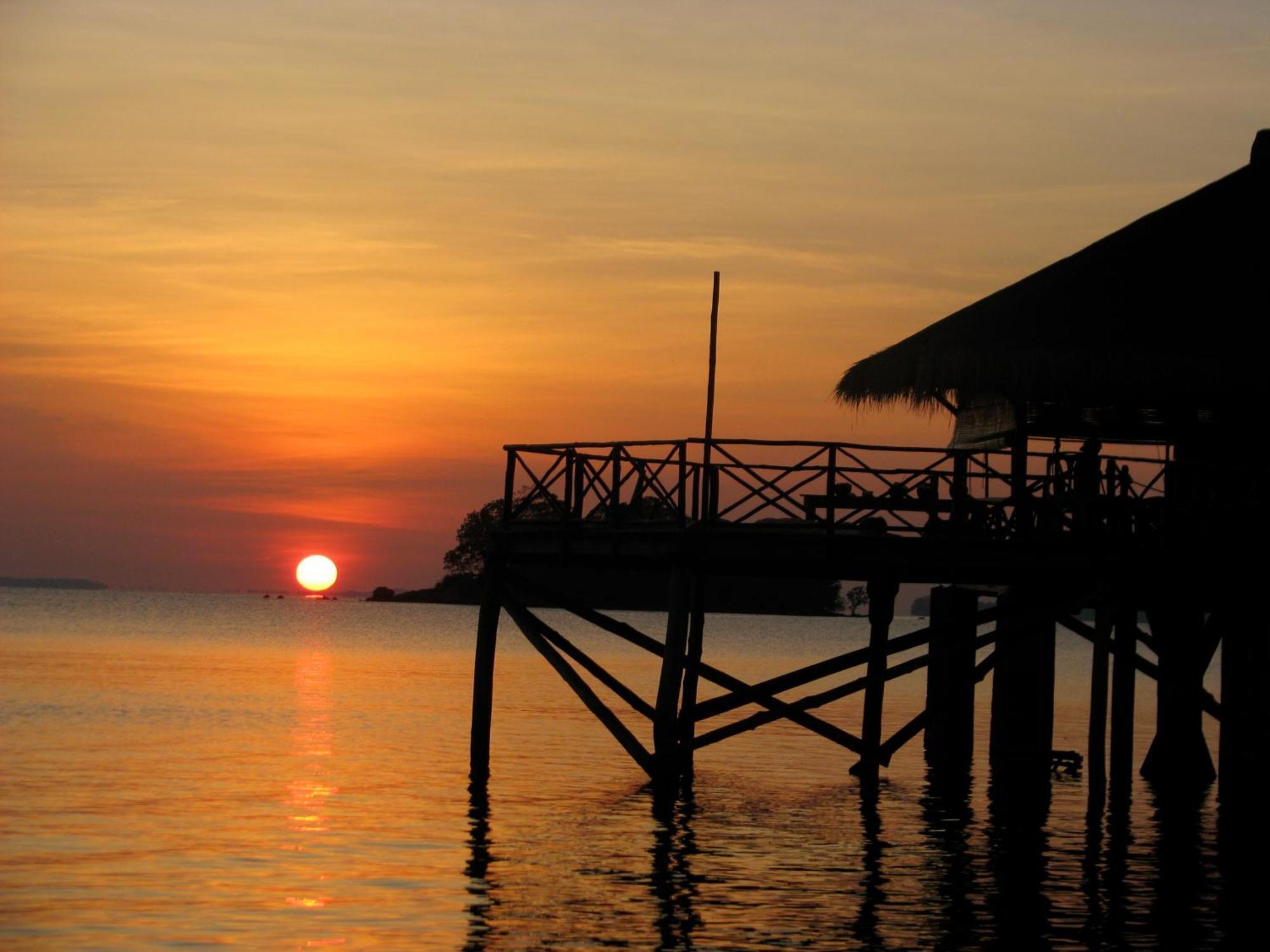 Loola Adventure Resort Teluk Bakau Exterior photo
