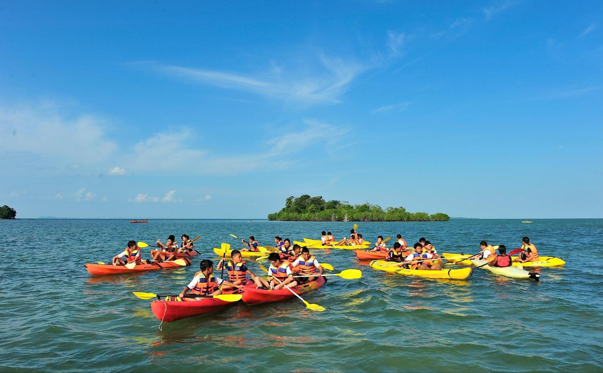 Loola Adventure Resort Teluk Bakau Exterior photo
